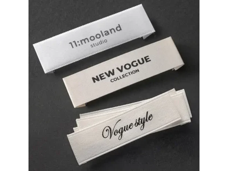 Étiquettes carton présenté comme exemple de fabrication d étiquette textile avec exemple d étiquette textile tissée